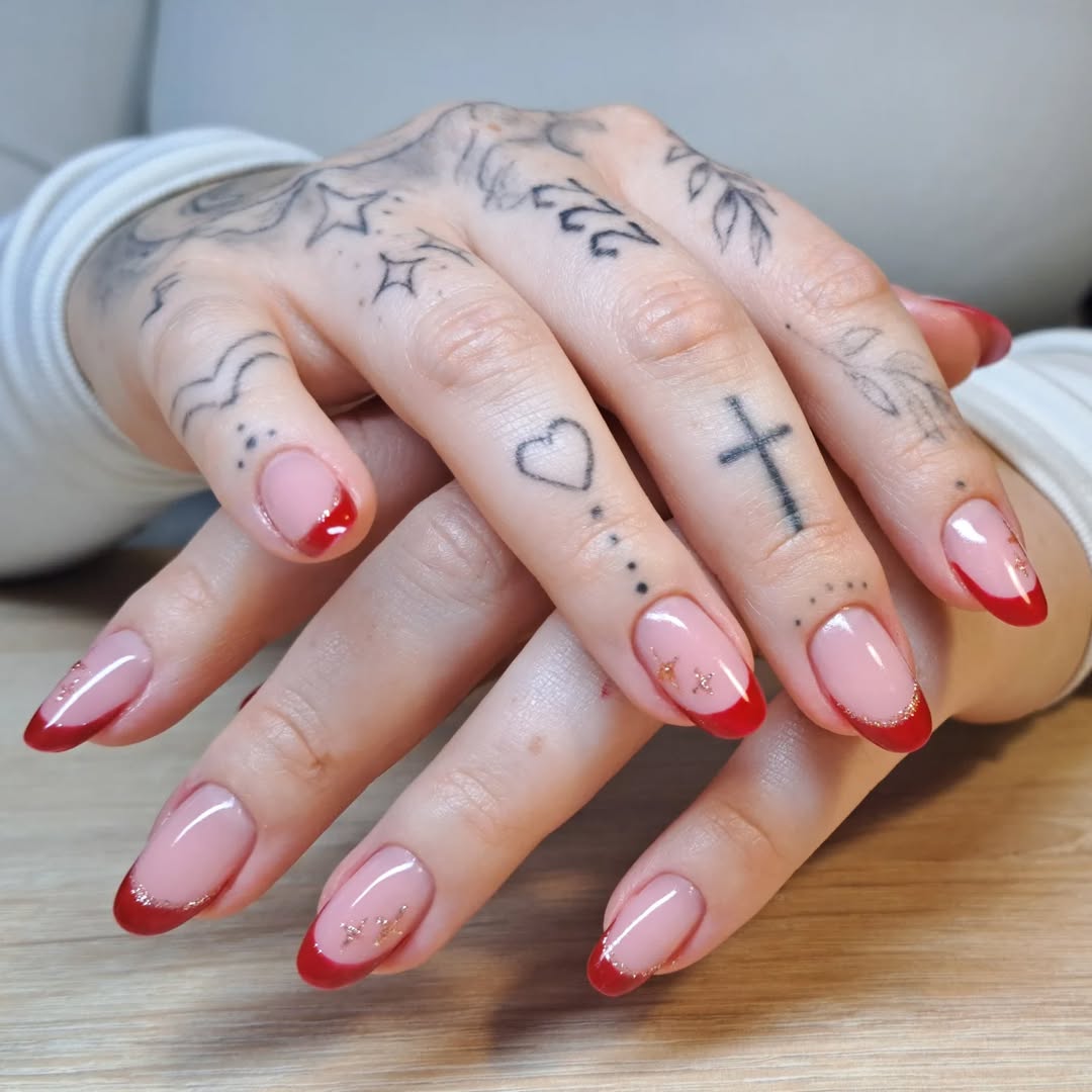Rotes French über nudefarbenem Bett — OG Nails